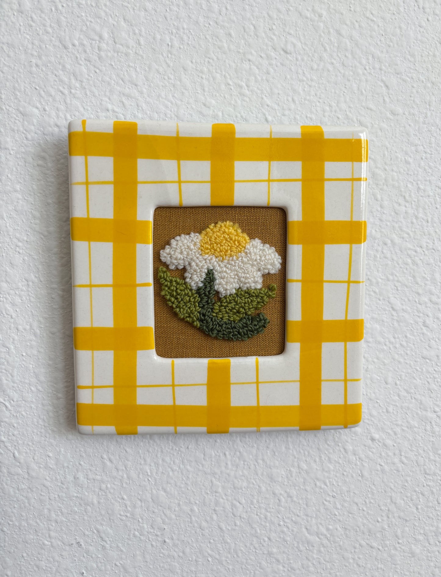 Daisy in Yellow Plaid Frame