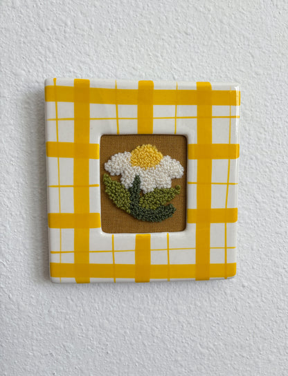 Daisy in Yellow Plaid Frame