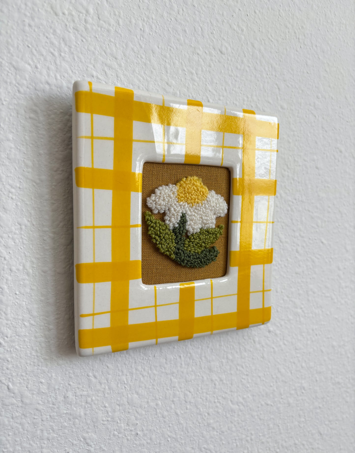 Daisy in Yellow Plaid Frame