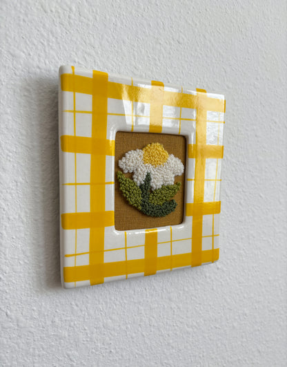 Daisy in Yellow Plaid Frame