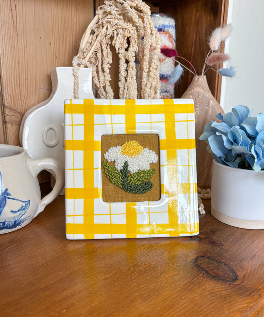 Daisy in Yellow Plaid Frame