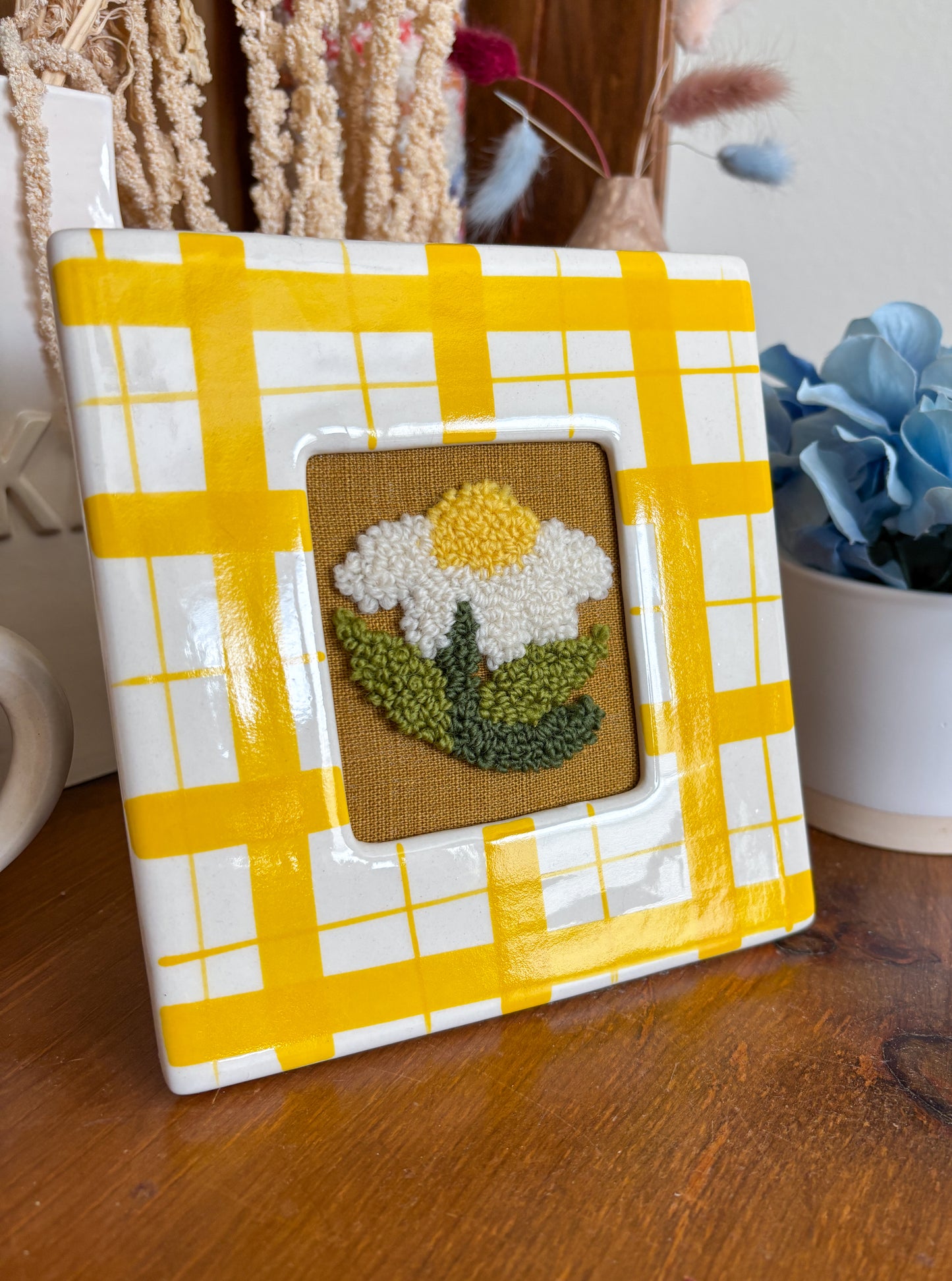 Daisy in Yellow Plaid Frame