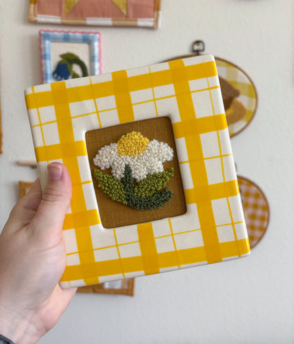 Daisy in Yellow Plaid Frame